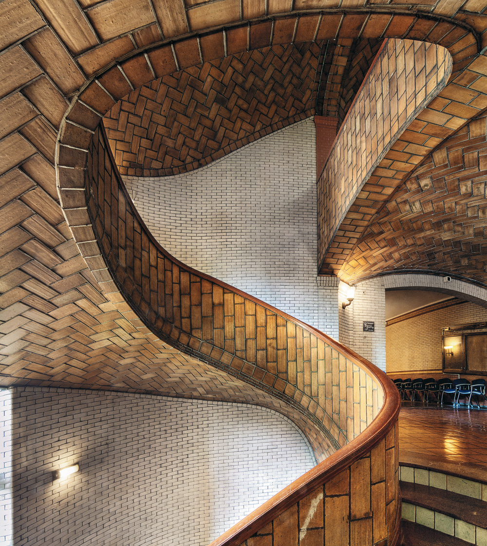 Treppe in Gewölbetechnik: Baker Hall, Carnegie Mellon University, Pittsburgh 1914; Arch.: Henry Hornbostel, Gewölbetechnik: Guastavino