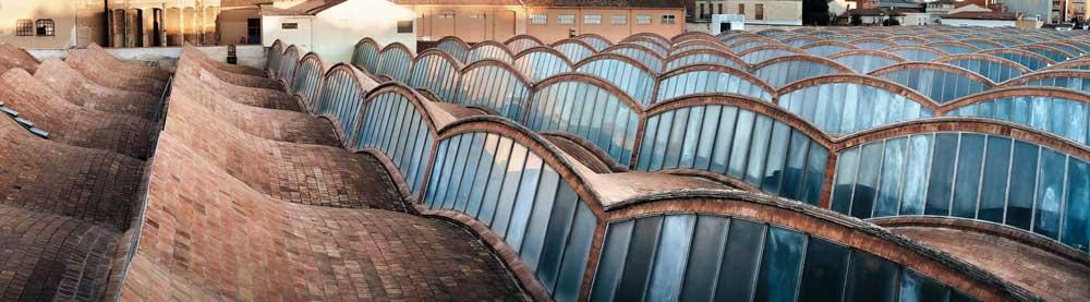 zweischaliges katalanisches Gewölbe auf Eisen stützen über 15 000 m² Grundfläche: ehemalige Textilfabrik Vapor Aymerich, Amat i Jover in Terrassa, 1908; Architekt: Lluís Muncunill