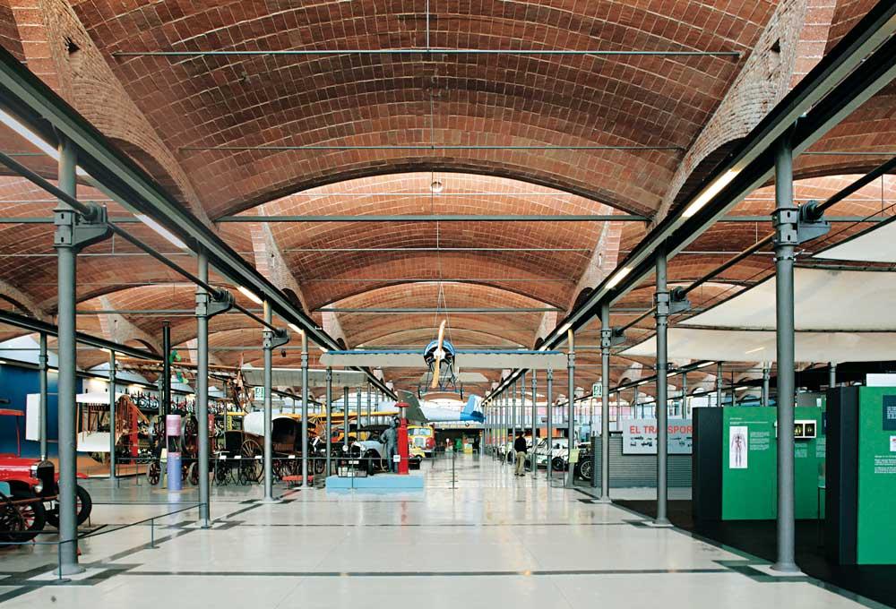 zweischaliges katalanisches Gewölbe auf Eisen stützen über 15 000 m² Grundfläche: ehemalige Textilfabrik Vapor Aymerich, Amat i Jover in Terrassa, 1908; Architekt: Lluís Muncunill