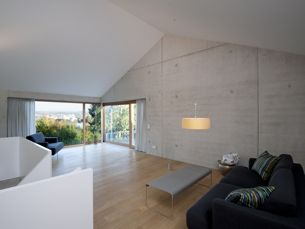 Neubau: tragende Stahlbetonwand mit thermischer Bauteilaktivierung, Dämmung und fugenloser Sichtbeton-Vorsatzschale
Haus W in Kempten, Architekten: heilergeiger architekten