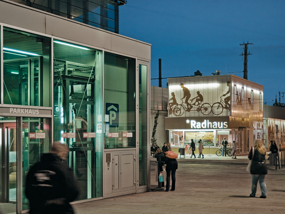 Radstation »Radhaus« am Bahnhof Erfurt 2009
Architekten: Osterwold & Schmidt