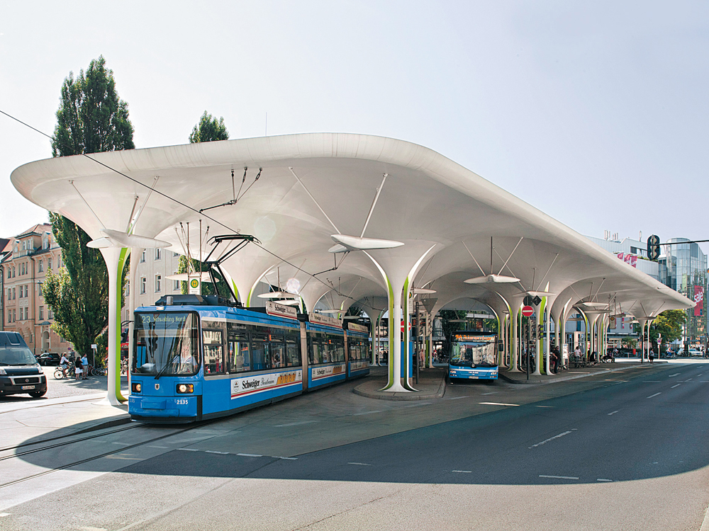 Haltestelle Münchner Freiheit für Straßenbahn und Bus 2009
Arch.: OX 2 (Wettbewerb), PRPM (Realisierung)