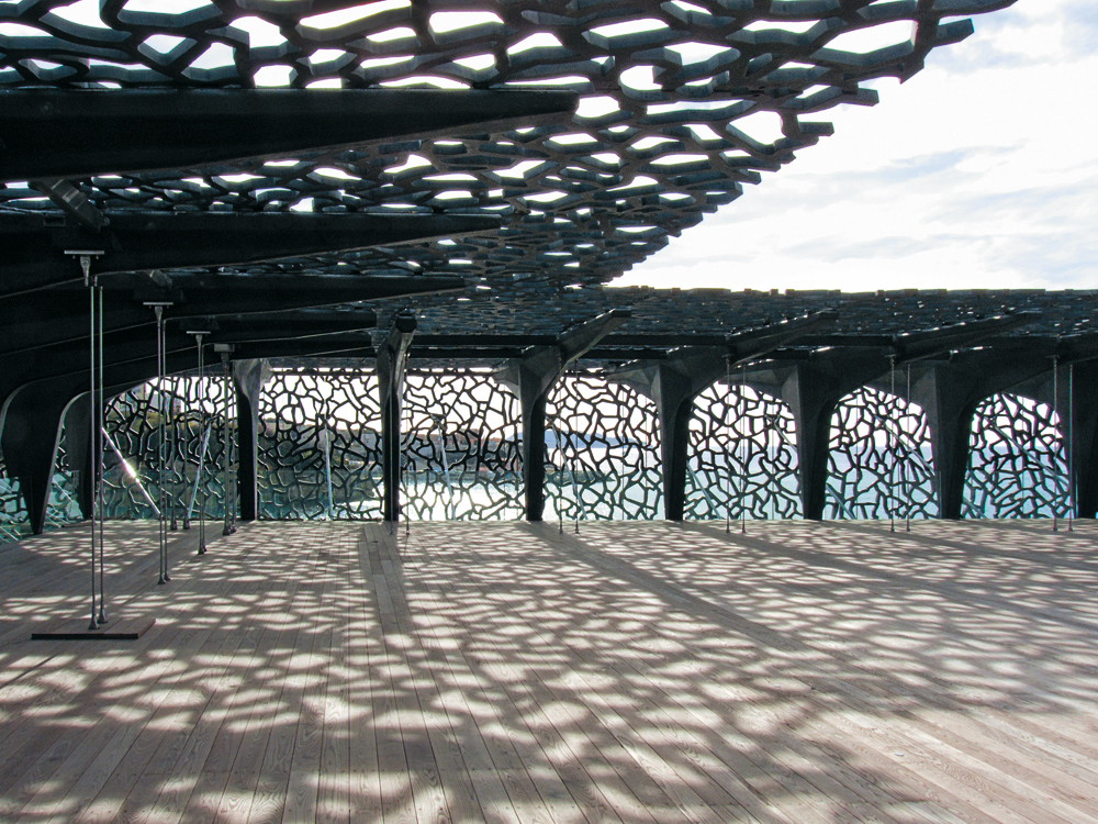 Roof terrace with lattice roof