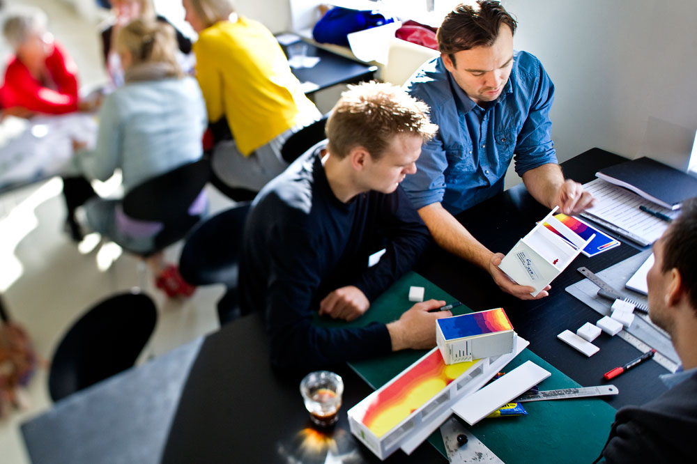 Dialog zwischen Entwerfern und einem Mitglied des Spezialistenteams für Nachhaltigkeit bei Henning Larsen Architects.