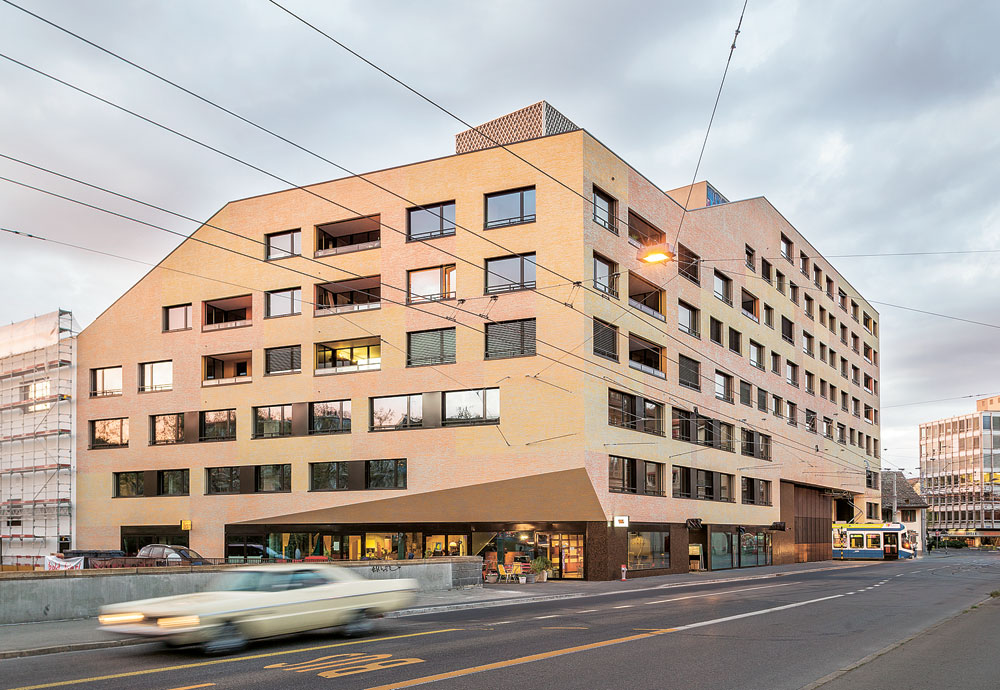 Wohn- und Geschäftsgebäude in Zürich (CH), Müller Sigrist Architekten 2014: Die Wohnfläche ist auf ca. 35 Quadratmeter pro Kopf beschränkt.