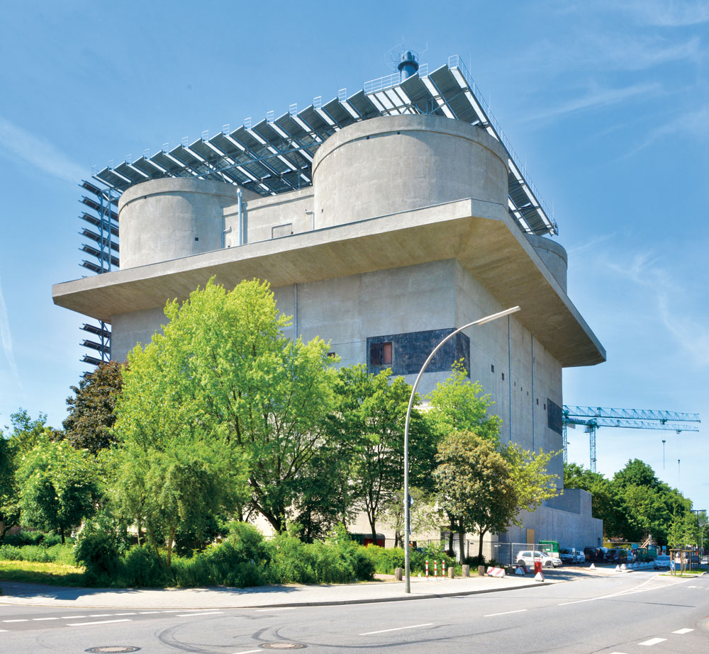 HHS Architekten + Planer: Energiebunker in Hamburg-Wilhelmsburg (Energiezentrale zur Quartiersversorgung mit Biomasse-BHKW, Solarthermie- und Photovoltaikanlagen sowie Großpufferspeicher)
