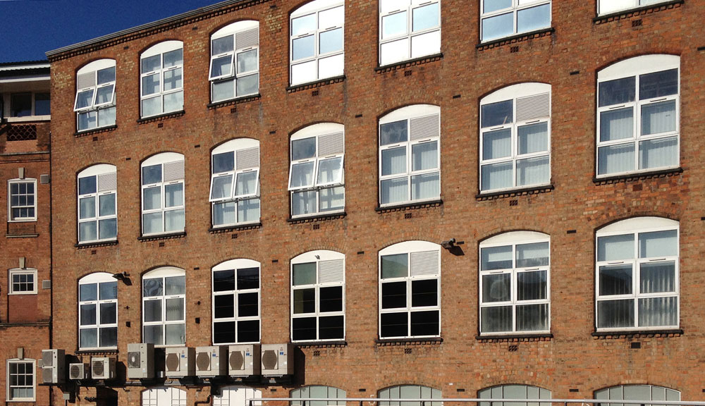 Institutsgebäude mit elektrochromer Verglasung an der De Montfort University, Leicester