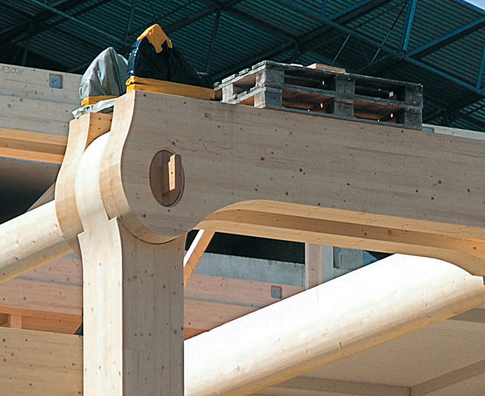 Knotenpunkt Stütze / Zangen / Buchensperrholzdübel während der Montage