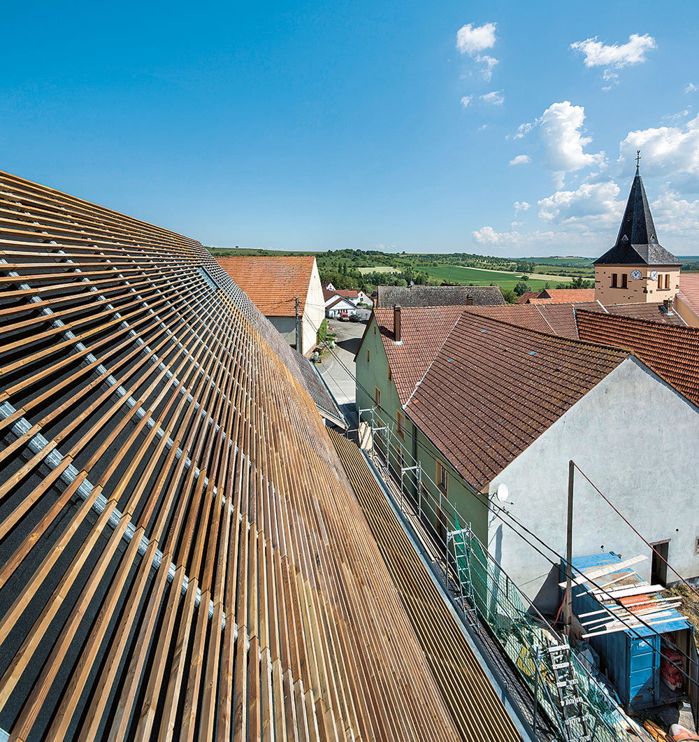 Dachdeckung aus Lärchenholzlatten