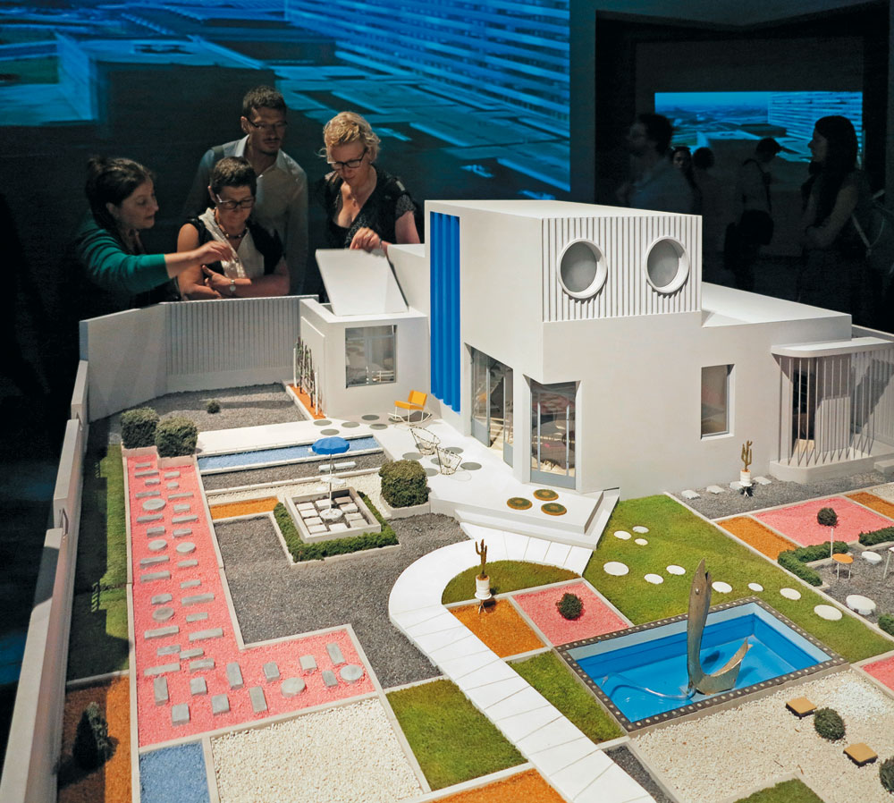 Französischer Pavillon: Modell der Villa Arpel aus dem Film »Mon Oncle« von Jacques Tati, Kommissar: Jean-Louis Cohen
