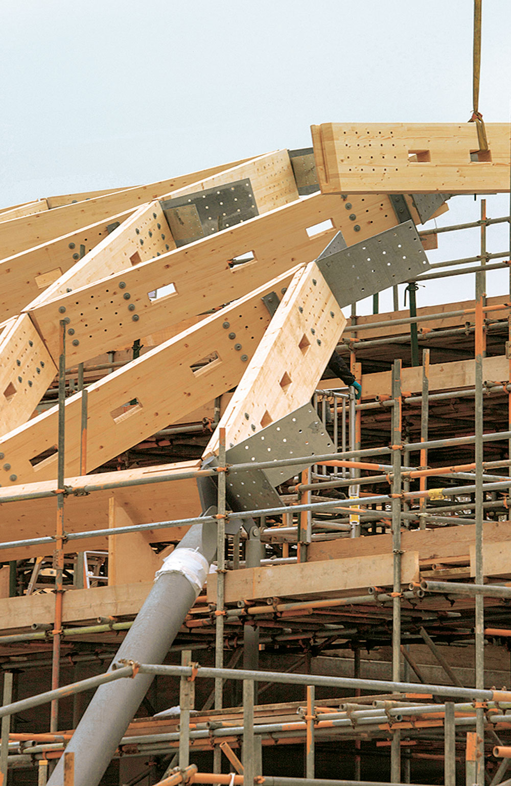 Dachtragwerk und V-Stützen während der Bauphase