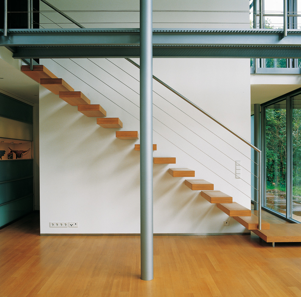 Auskragende Stufen, Wohnhaus in Hechendorf, 2000, Christopher Stark
