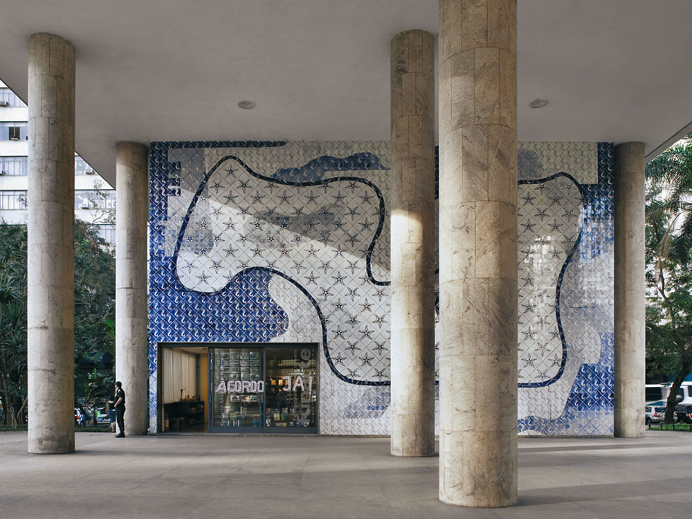 Ministério da Educação e Saúde MES in Rio de Janeiro, 1936 –1945, Architekten: Lucio Costa, Oscar Niemeyer, Affonso Eduardo Reidy, Carlos Leão, Jorge Machado Moreira, Ernani Vasconcellos