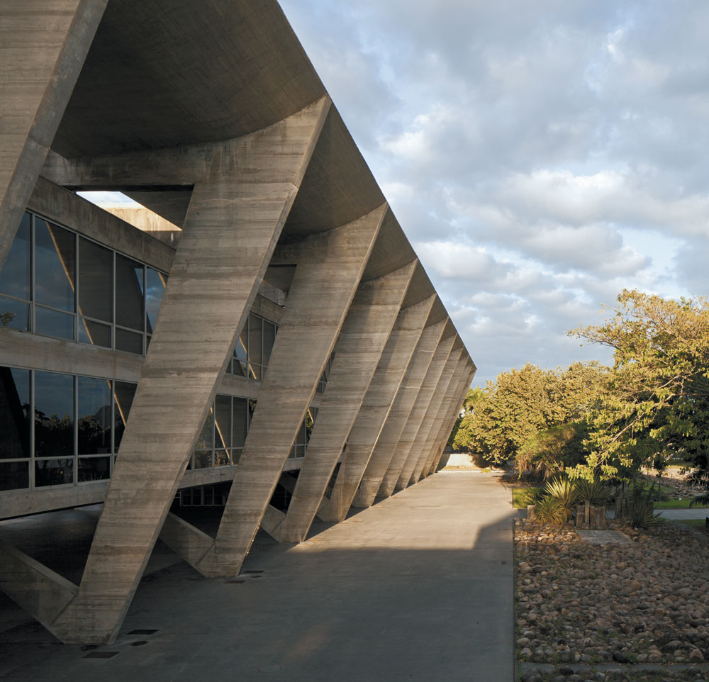 Museu de Arte Moderna, Museum für Moderne Kunst (MAM) in Rio de Janeiro, 1953 – 67 Querschnitte: Ausstellungshalle; Tragwerk  Architekt: Affonso Eduardo Reidy,  Tragwerksplaner: Arthur Jerman