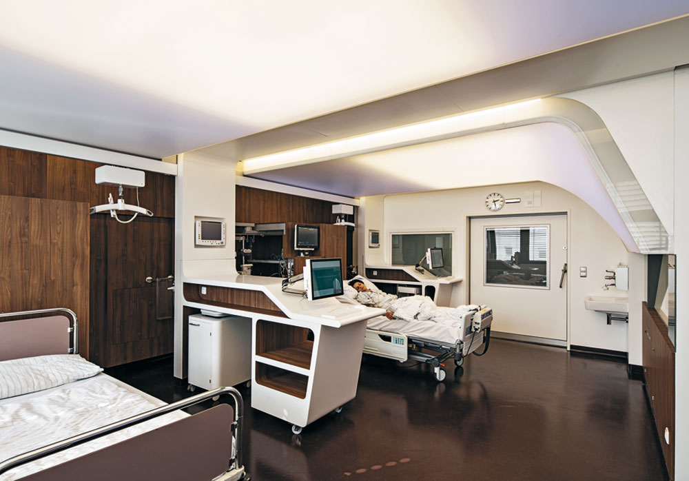 Pilot-Intensivzimmer mit Beobachtungsraum im Rahmen des Forschungsprojekts »Parametrische (T)Raumgestaltung«, 2013,  Architekten: Graft Gesellschaft von Architekten