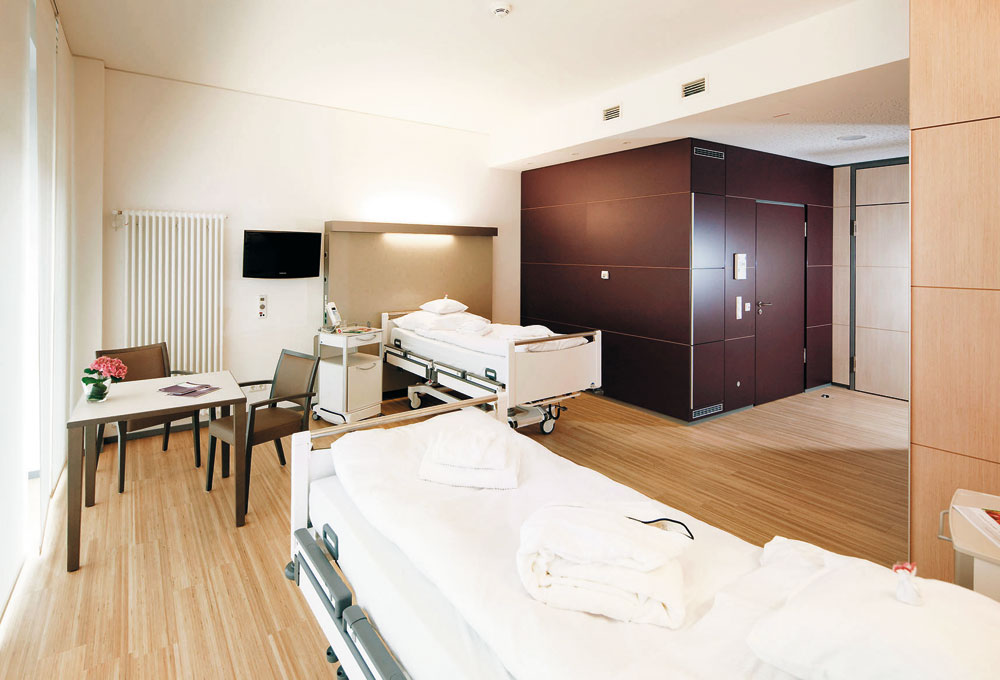 Patientenzimmer mit Hotelcharakter im Patientenhotel Klinikum Essen-Mitte, Neubau einer Wahlleistungsstation, 2011,  Architekten: TMK Architekten Ingenieure