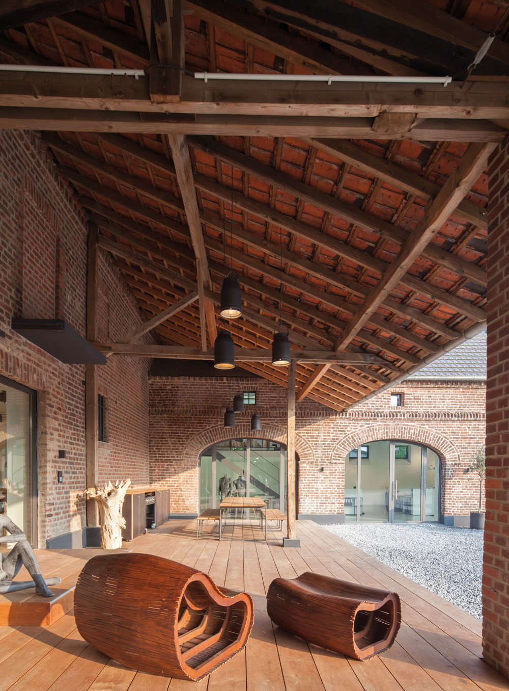 Die Terrasse versteht sich als zusätzliches Verbindungselement zwischen innen und außen.