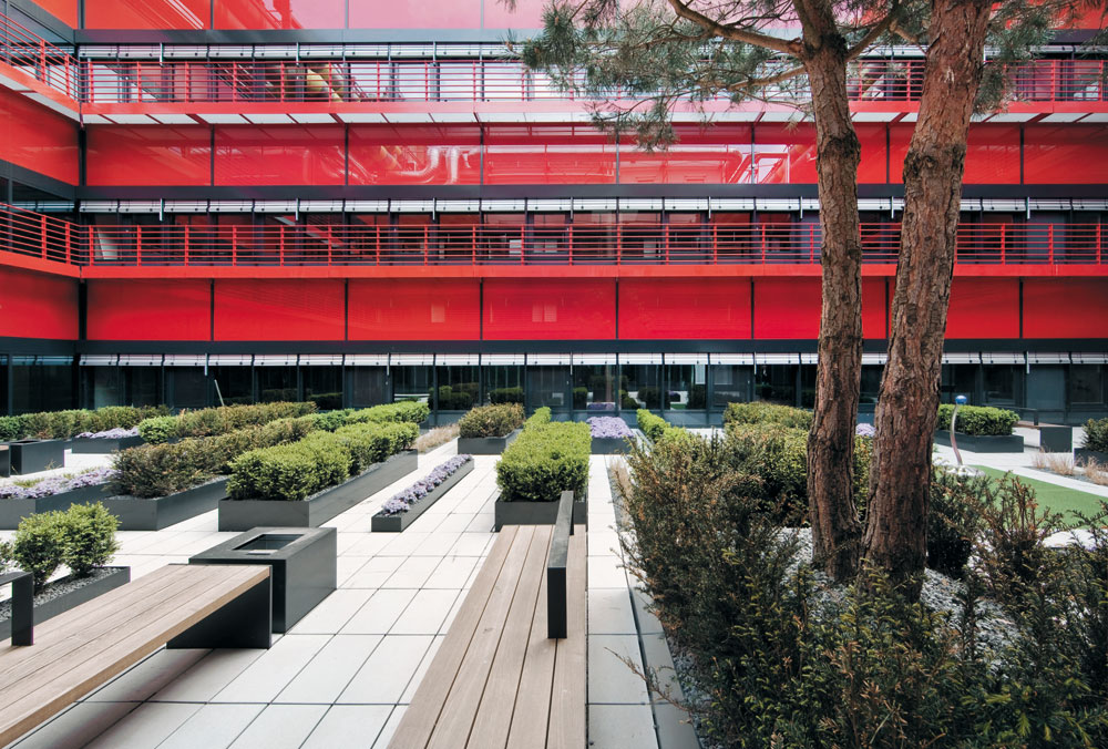 Neuer Lichthof im Rahmen der Sanierungsmaßnahme der denkmalgeschützten Universitätsklinik Aachen, 2012, Architekten: wörner traxler richter