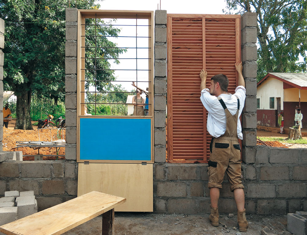 Buschkrankenhaus in Ngaoubela, Kamerun, 2013; Mock-up Fenster- und Lüftungselemente