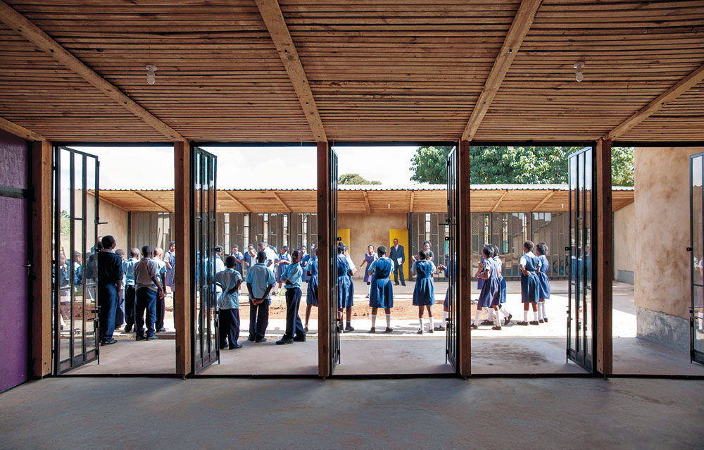 Prototyp-Schule in Lusaka, Sambia, 2014; Blick vom Klassenraum in den Innenhof