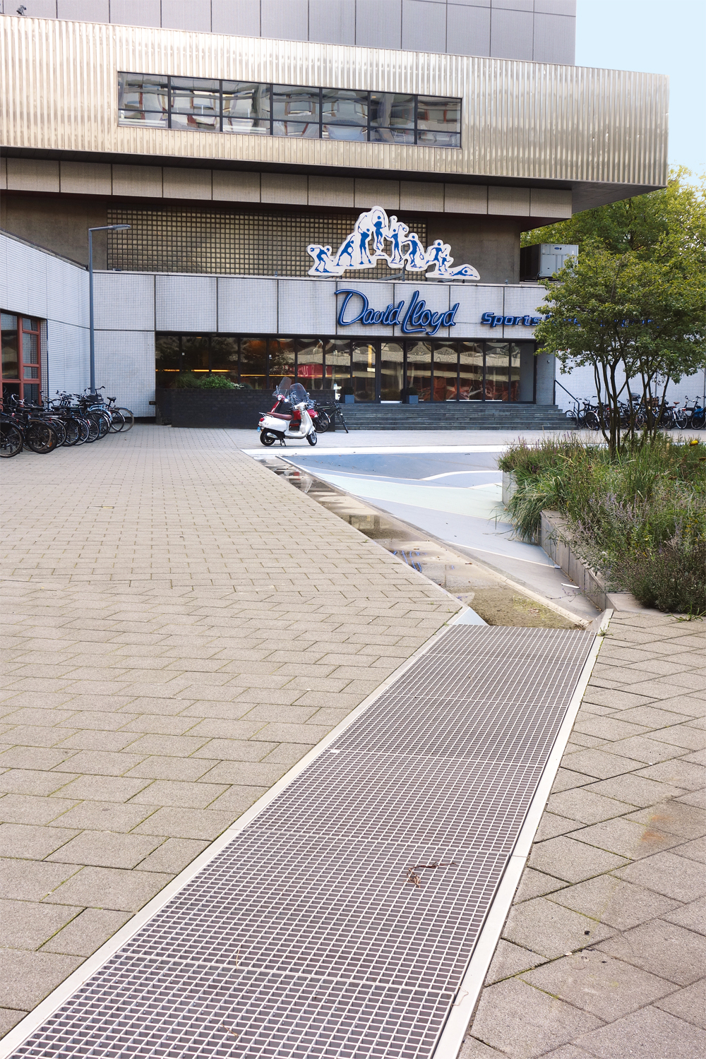 Watersquare, Benthemplein, 2014: Zulauf in das Hochwasserbecken

(Climate Proof Zomerhofkwartier, Rotterdam)