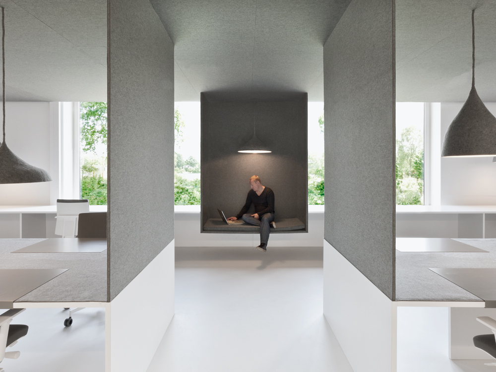 Visuell begreifbar, akustisch bedämpfte Leuchten und Screens für die Agentur Tribal DDB, Amsterdam 2011
i29 interior architects,  Jeroen Dellensen, Jaspar Jansen, Duivendrecht