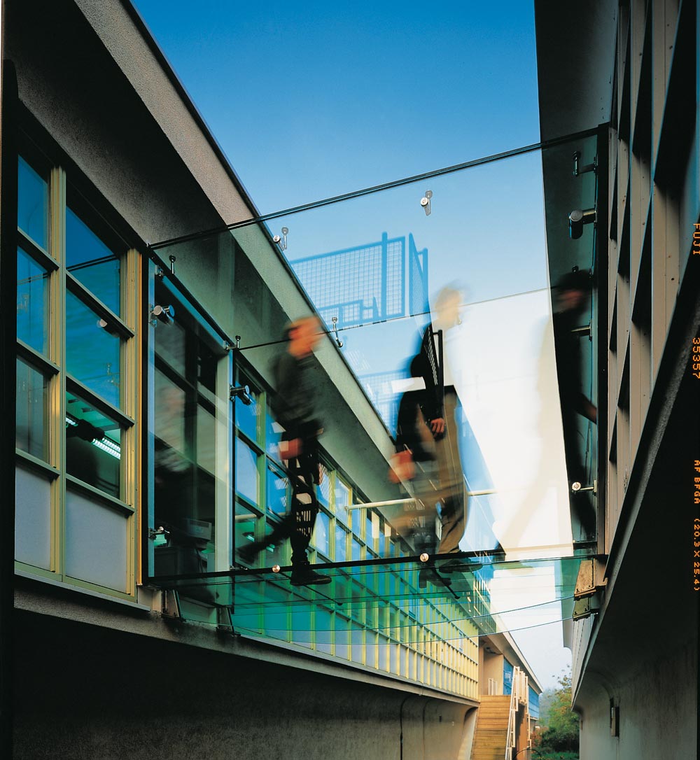 Verbindungssteg in Rotterdam, 1994, Architekt Dirk Jan Postel, Tragwerksplanung Rob Nijsse /ABT