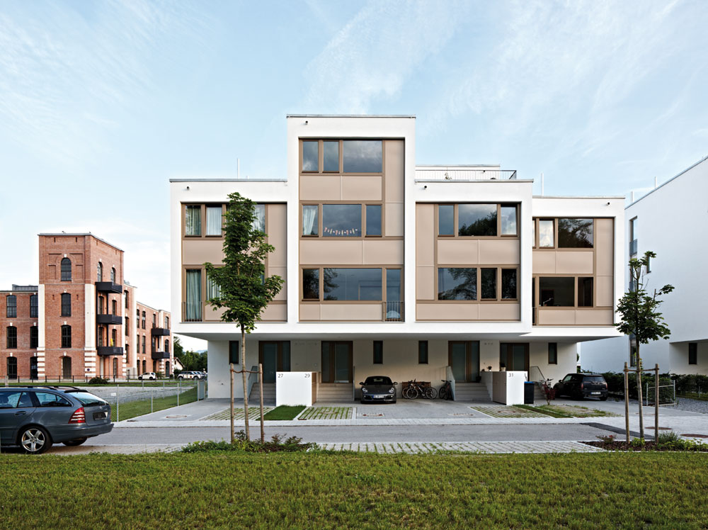 Auf dem Gelände der ehemaligen Baumwollspinnerei ist ein neues Stadtquartier entstanden. Historische Ziegelbauten und modern gestaltete Häuser sorgen für eine abwechslungsreiche Bebauung mit unterschiedlichen Nutzungen wie Büro, Gewerbe, Gastronomie und Wohnen.