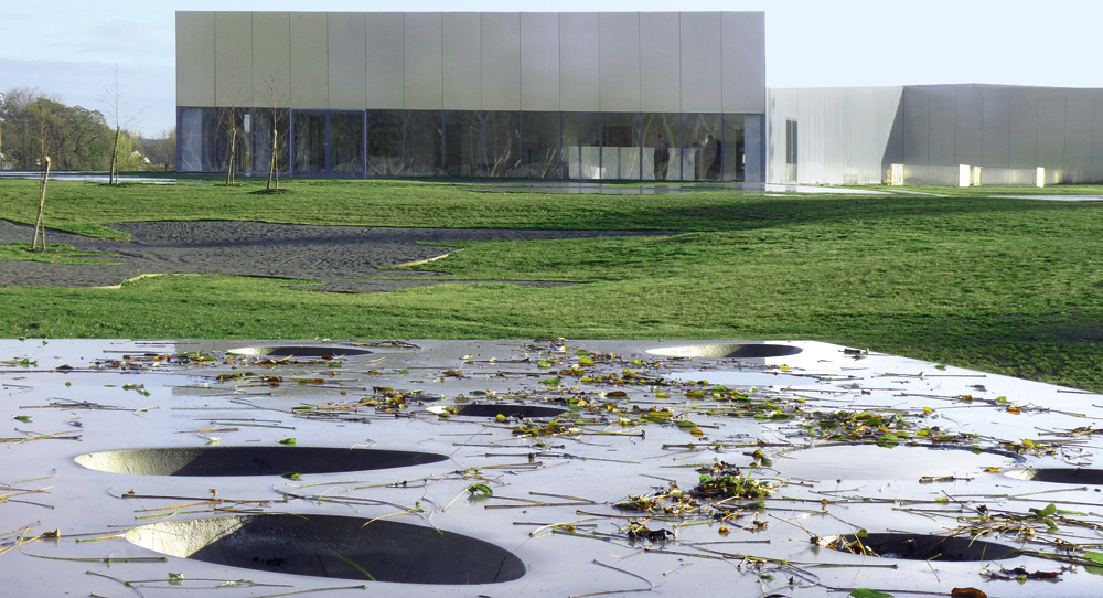 Louvre Lens, Außenanlagen, November 2013