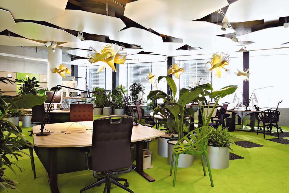 Offene Bürostrukturen bieten rund 2000 Mitarbeitern vielfältige Arbeitsumgebungen und unterschiedlichste Bereiche für informelle Begegnungen. 
Credit Suisse Hauptsitz, Uetlihof 2, Zürich 2011
Architekten: Stuecheli Architekten, Zürich
Büroplanung: Greutmann Bolzern Design Studio, Zürich