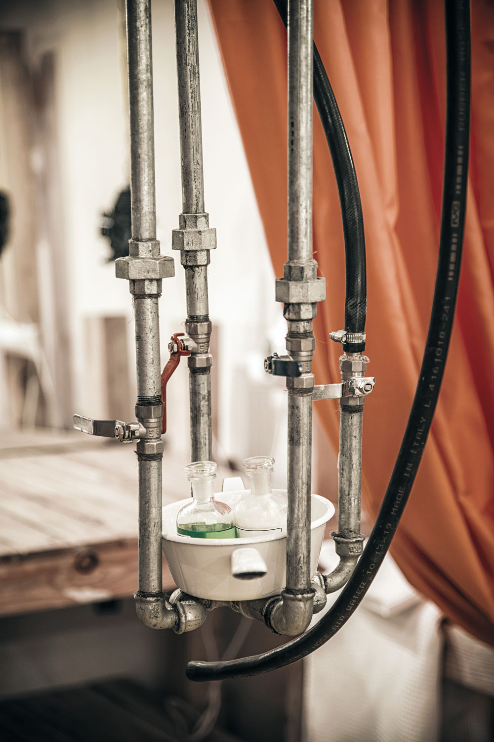Standard-Hebelgriffe mit Kugelventilen steuern die Wasserzufuhr.