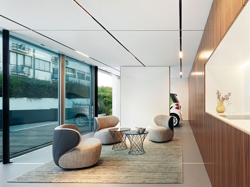 Eine selbstlernende Smart-Home-Lösung vernetzt  alle technischen Systeme im Haus B10. Architekt: Werner Sobek