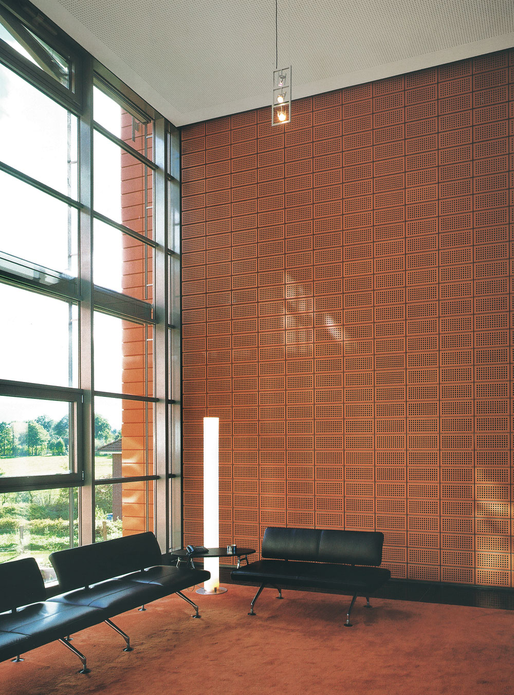 Akustikziegel

Debis Systemhaus, Aachen 1997;  Architekten: Nellesen. Brasse. Partner
