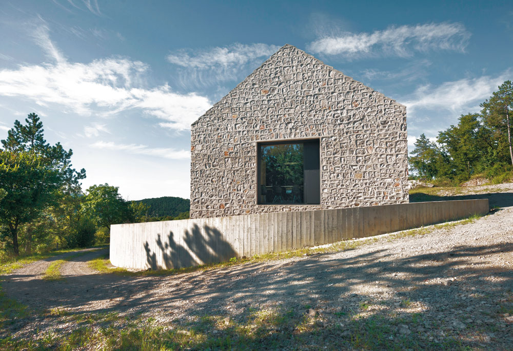 Compact Karst House, Vrhovlje, 2014