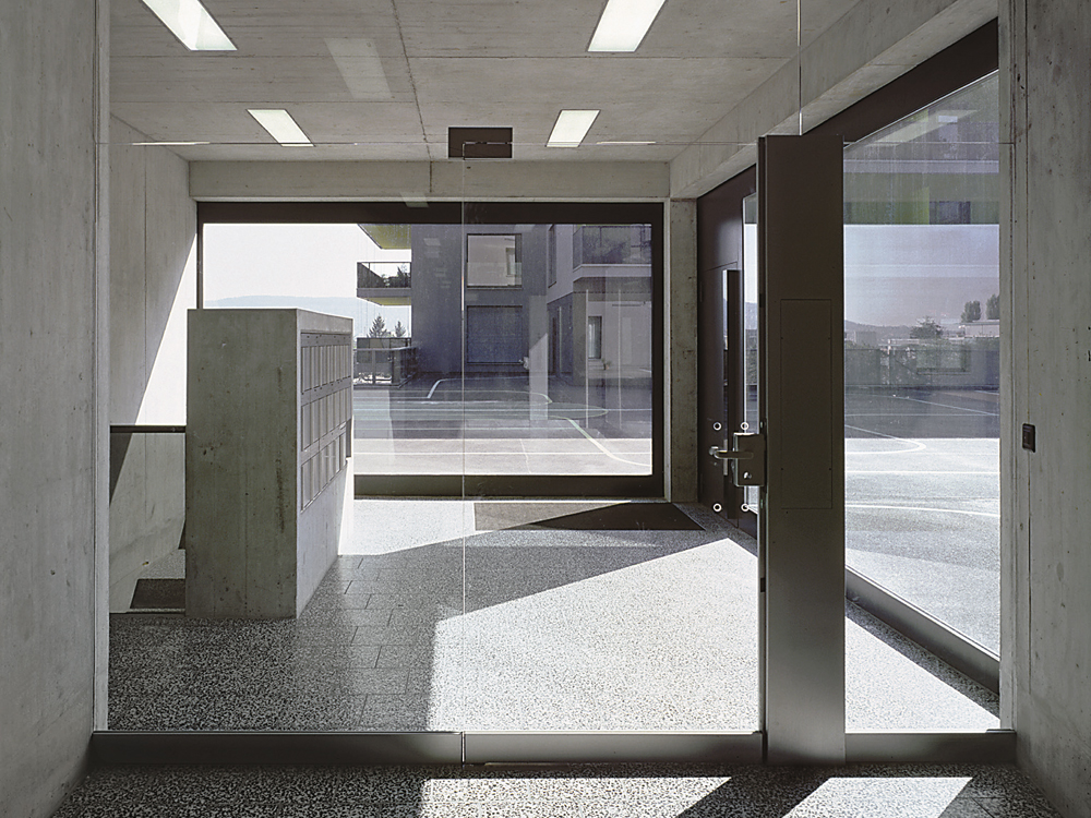Eingangsbereich mit Briefkastenanlage

Wohnanlage »Hegianwandweg«, Zürich 2003
Architekten: EM2N