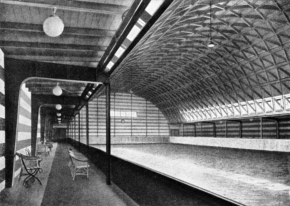 Reithalle in Leipzig-Connewitz mit seitlicher Rahmenkonstruktion, 1930, zerstört 1943