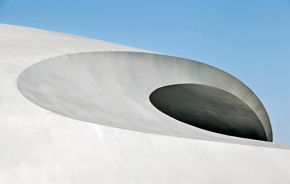Edelstahl-Monocoque sandgestrahlt: PorschePavillon, Autostadt Wolfsburg 2012, Arch.: Henn