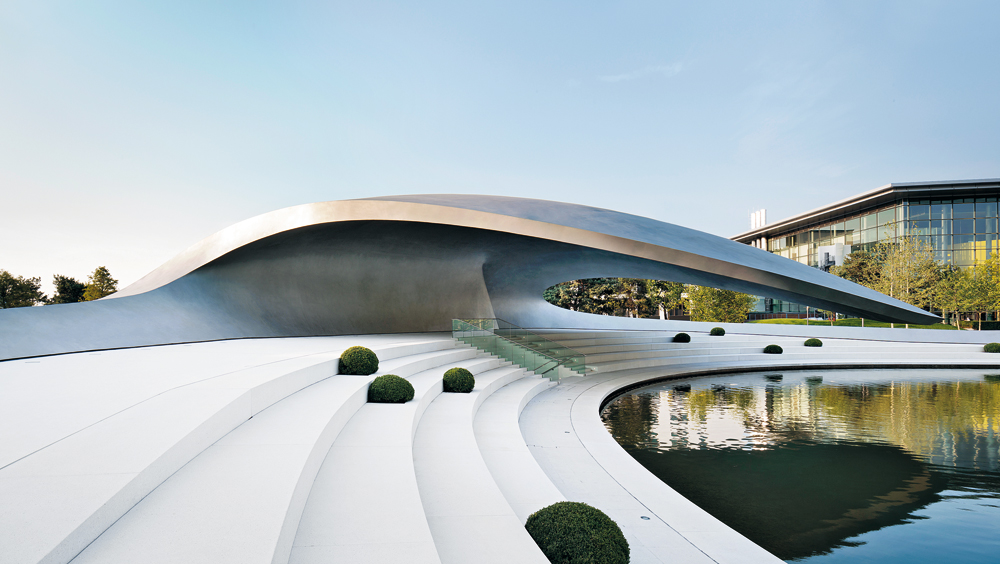 Edelstahl-Monocoque sandgestrahlt: Porsche-Pavillon, Autostadt Wolfsburg 2012, Arch.: Henn