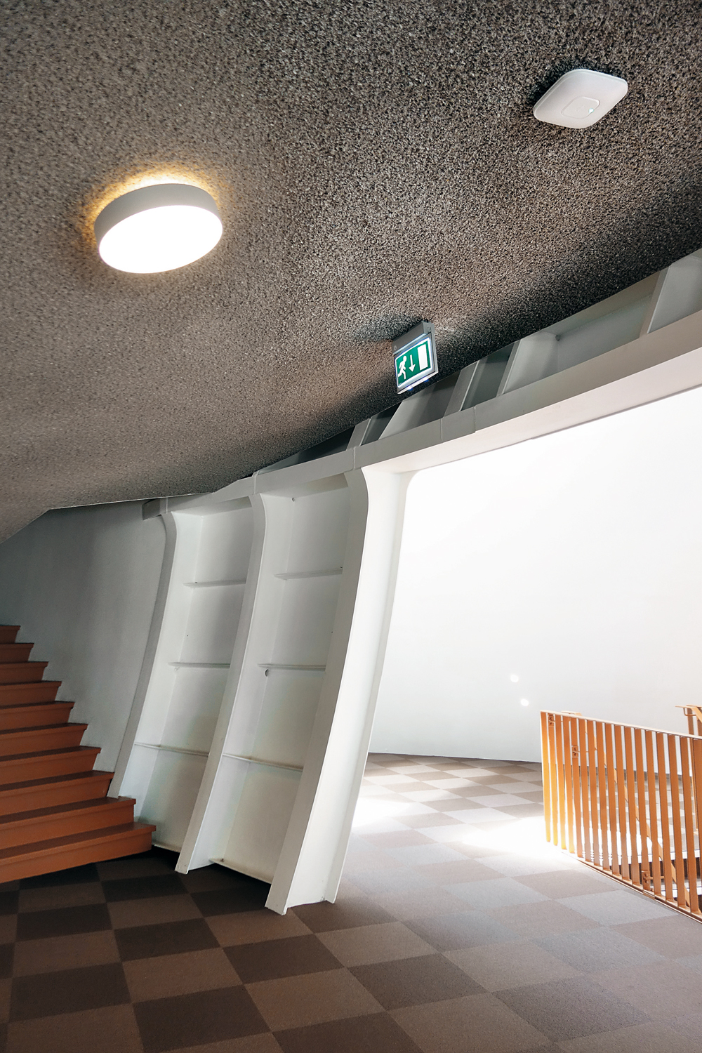 Monocoque aus Cortenstahl bzw. beschichtetem Stahl mit Innendämmung: 3D-Kino Infoversum, Groningen 2014, Arch.: Archiview