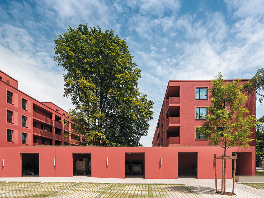 Wohnungsbau Finsterwalderstraße in Rosenheim, 2014; Teil des Förderprogramms »IQ –Innerstädtische Quartiere« der Obersten Baubehörde
Bauherr: GRWS
Energiestandard: KfW 55 (EnEV 2009)