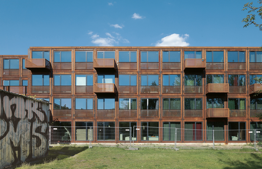 Containerbau de luxe: Studentenwohnheim in Berlin, Holzer Kobler Architekturen 2016