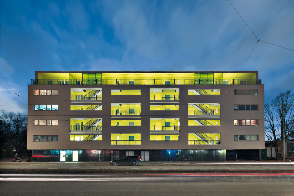 geförderter Wohnungsbau mit Straßenreinigungsstützpunkt in München, 2013
Architekten: bogevischs buero