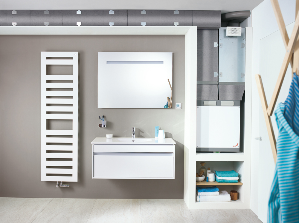 Dezentrales Lüftungsgerät zur Integration in einen Badezimmerschrank