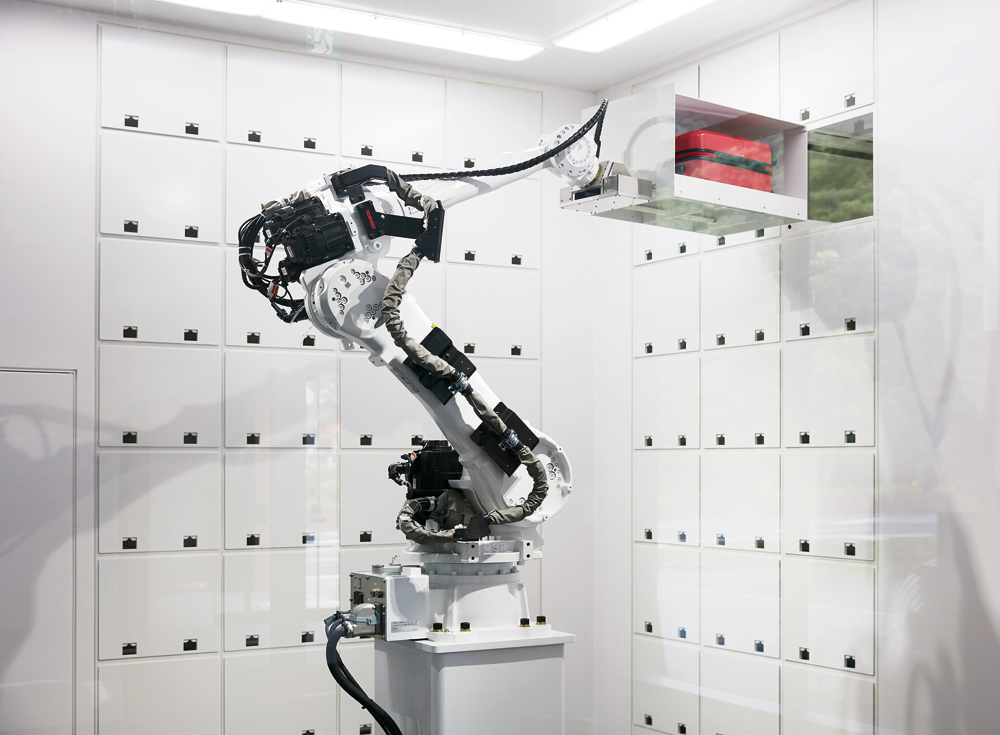Gepäckverwahrung im voll automatisierten, robotergeführten Hotel Henn-na, Sasebo, Nagasaki 2015
Design: Kawazoe Lab, the Institute of Industrial Science at the University of Tokyo, and Kajima Corporation