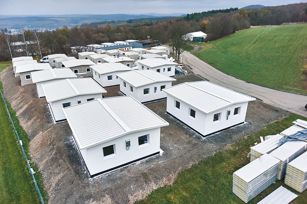 modulares Erstaufnahmelager in Bad Neuenahr-Ahrweiler, 2016
Entwurf und Umsetzung: Peter Görgen mit dem Betonfertigteilhersteller Hachmeister