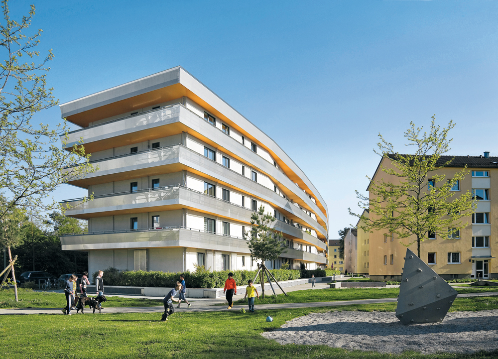 geförderter Wohnungsbau Aschenbrennerstraße in München, 2011
Bauherr: GWG München
Energiestandard: KfW 70 (EnEV 2009)
