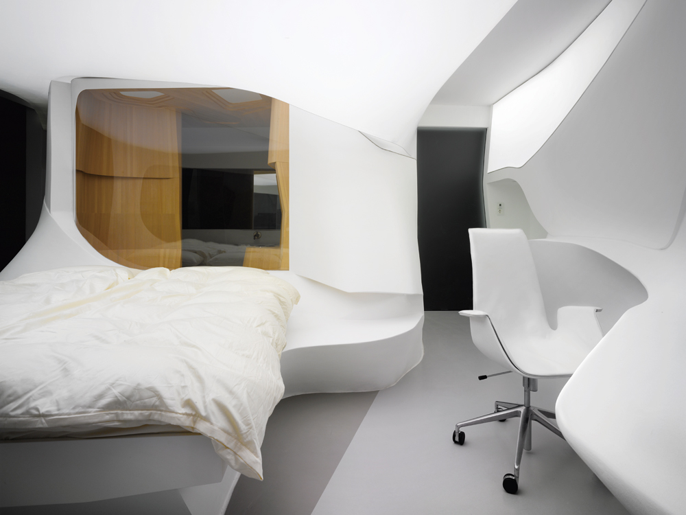 Im Showcase FutureHotel werden seit 2008 technologische, konzeptionelle und gestalterische Lösungen für das Hotel der Zukunft prototypisch und visionär umgesetzt. Standort: Next Hotel Lab im Fraunhofer-inHaus2-Innovationszentrum, Forsthausweg 1, D–47057 Duisburg
www.futurehotel.de
Design: LAVA, Laboratory for Visionary Architecture, www.l-a-v-a.net