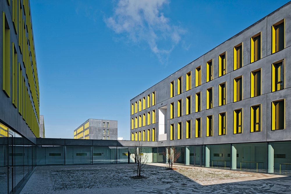 Studentenwohnheim Oberer Eselsberg in Ulm, 2013
Bauherr: Studentenwerk Ulm
Energiestandard: KfW 55 (EnEV 2009)