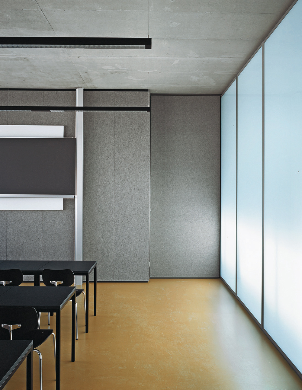 Linoleum, Seminarraum im Universitätsgebäude, Brixen 2004, Kohlmayer Oberst Architekten, Stuttgart
