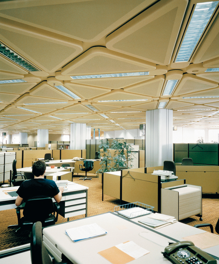 Rasterleuchte Entwicklung 1969, Dresdner Bank 1978, Architekten: ABB Architekten